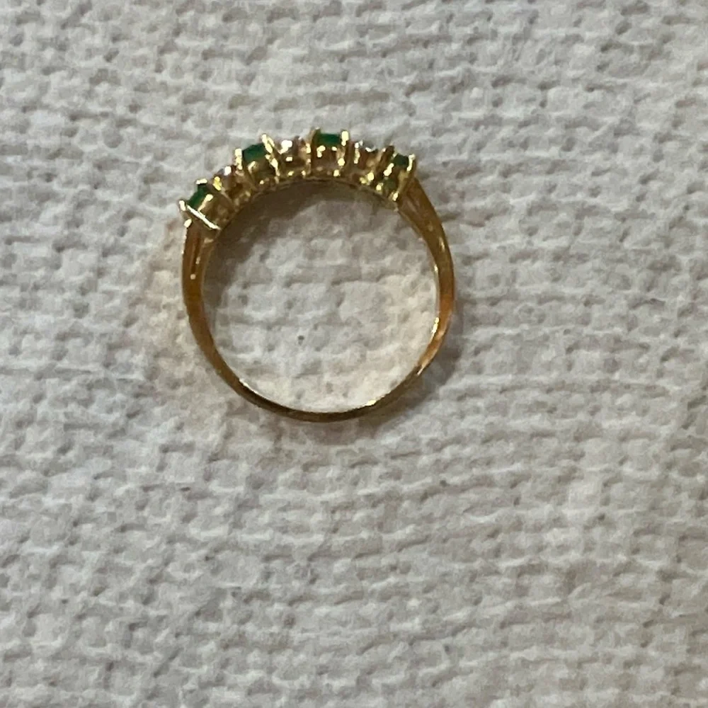14K yellow gold ring with emeralds and diamonds. - Picture 7 of 16